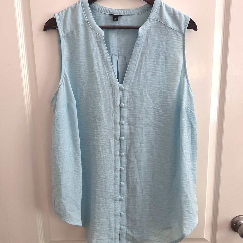Torrid Size 2 Light Blue Sleeveless Button Front Blouse 2X Plus Size Top